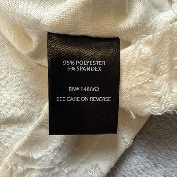 Torrid Women's 5X Ivory Textured Floral Top Cap Sleeve Blouse NWT Plus Size - Picture 4 of 6